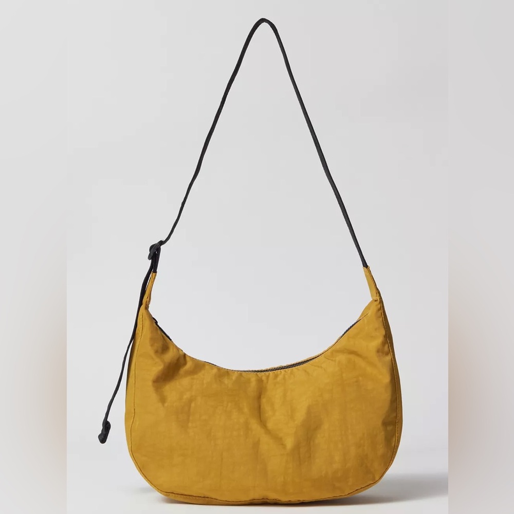 BAGGU Medium Crescent in Camel